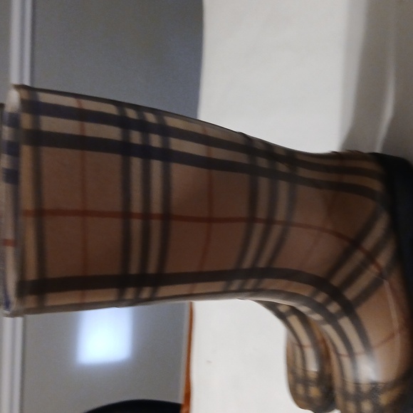 BURBERRY RAIN BOOTS - Picture 3 of 9